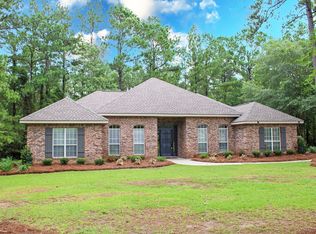 12 Stonegate Dr, Hattiesburg, MS 39402