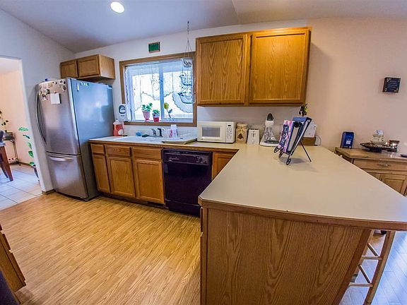 5th image of 235 E Lilac Pl
