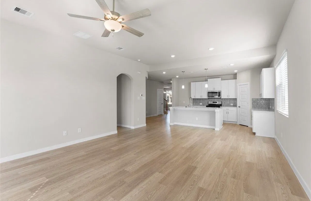 4 bed, 3.5 bath, 2776 sqft, $2,500 — Photo 3