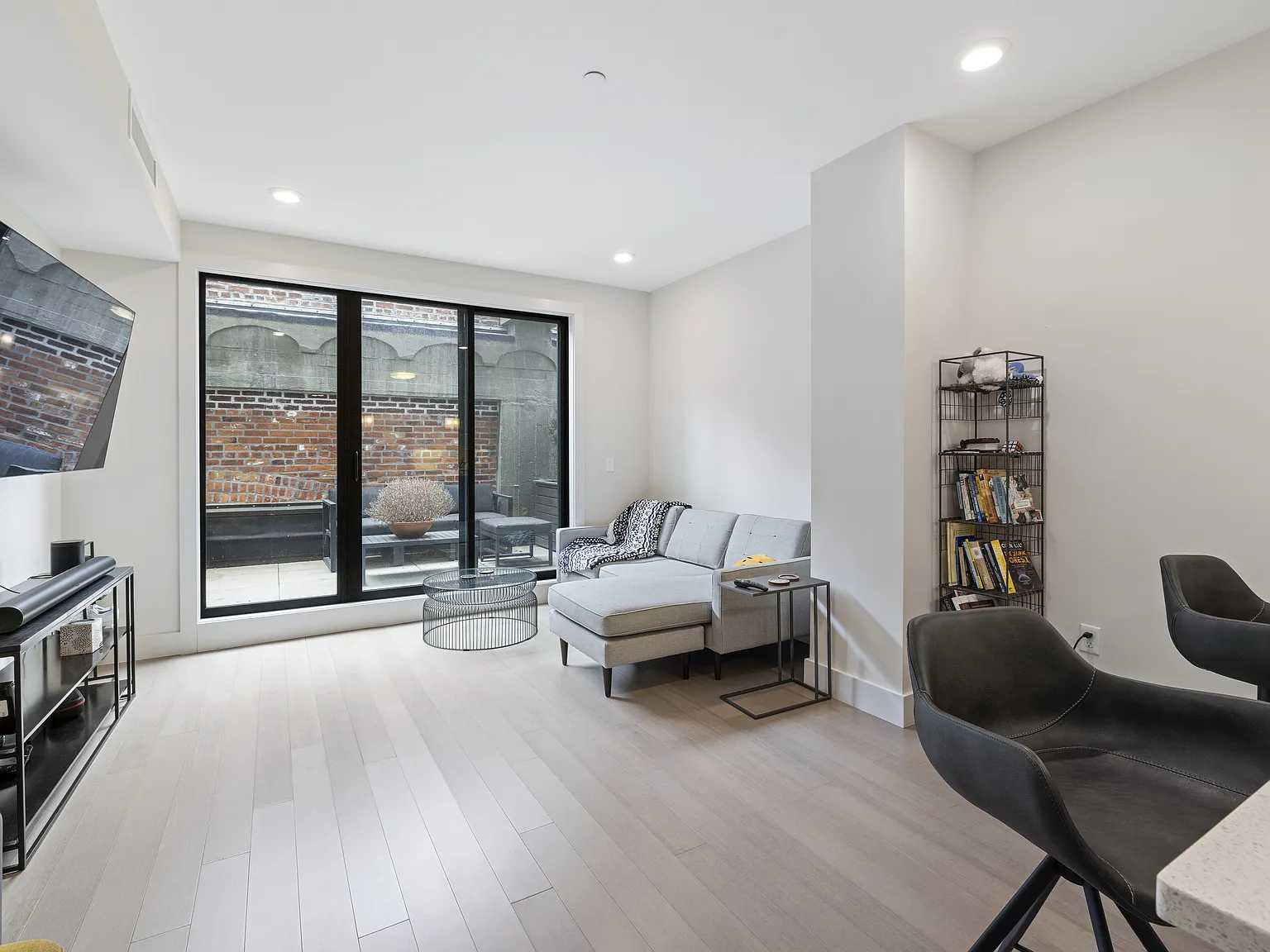 1 bed, 778 sqft, $3,600 — Photo 2