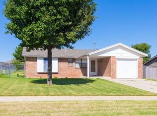 711 N Ramblin Oaks Dr, Moore, OK 73160