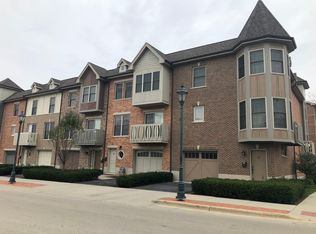 134 N Prospect St, Roselle, IL 60172