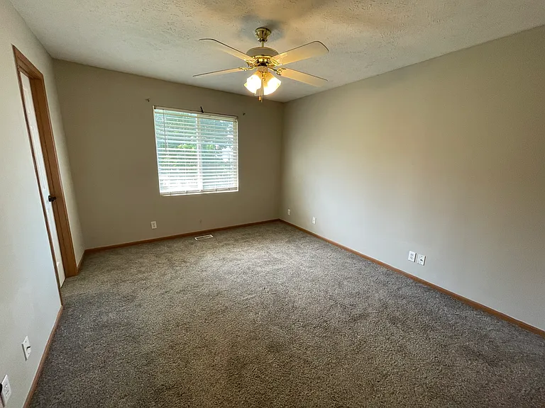 8013 Newport Ave — Photo 11