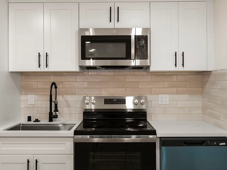 5550 E Knoll Dr — Photo 8