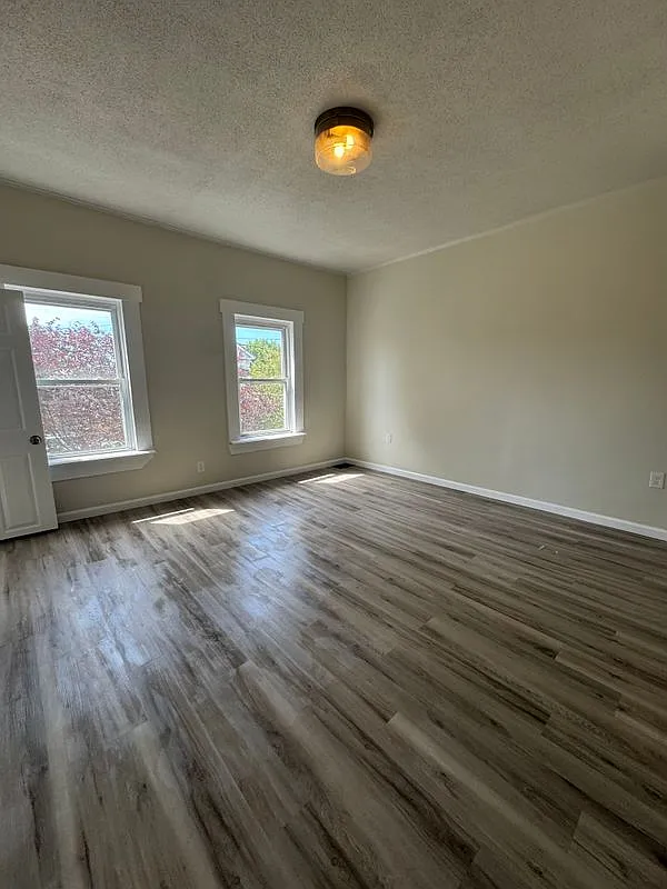 3 bed, 1.0 bath, 1214 sqft, $1,750 — Photo 3