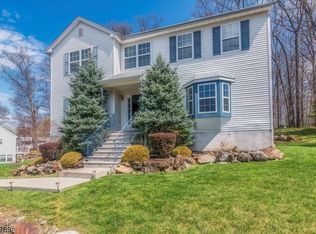 4 Crestview Dr, Stanhope, NJ 07874