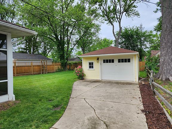 3rd image of 2421 Buckingham Ave