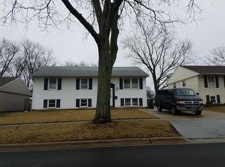 911 Vine St, Streamwood, IL