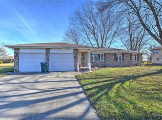 604 Pinkston Dr, Moweaqua, IL 62550