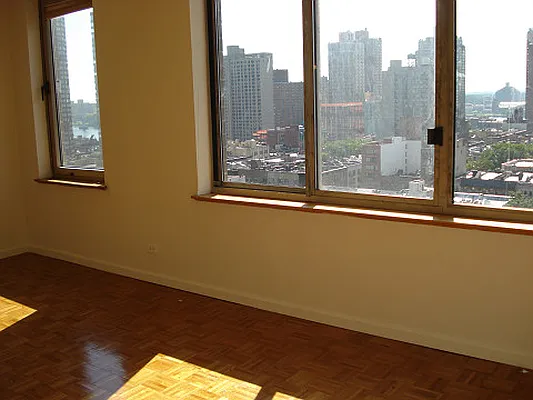 Rented by Living Quest Real Estate Inc. | media 31