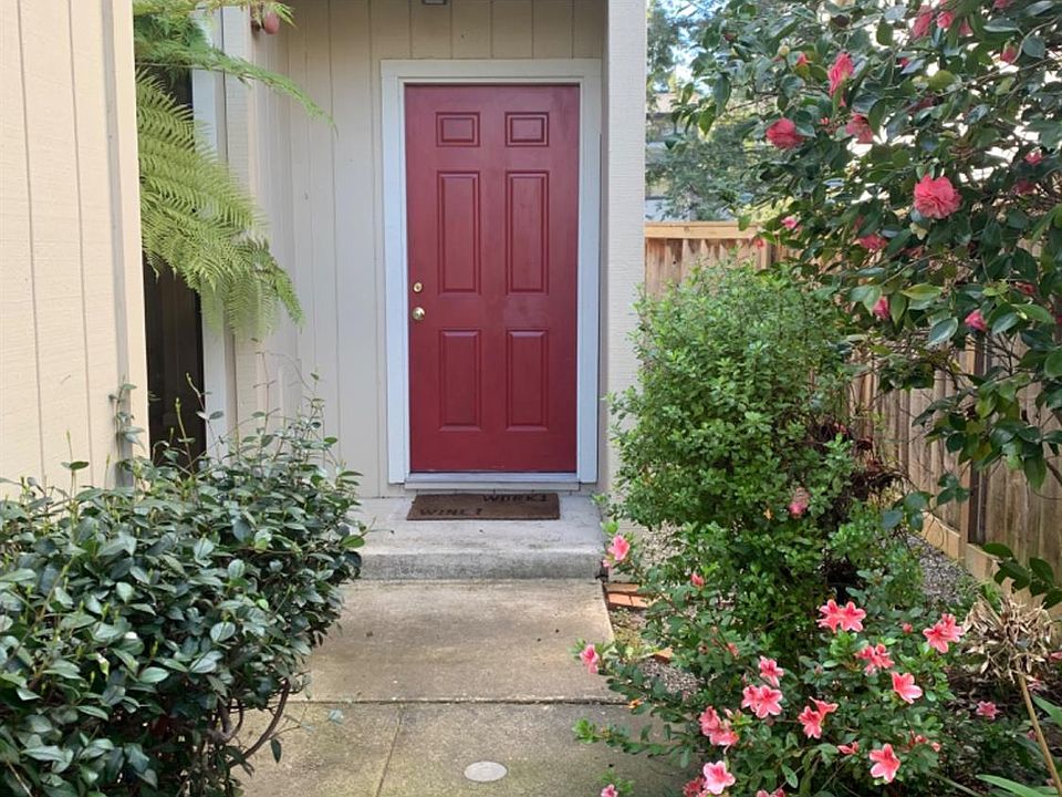 1st image of 13 Vanessa West Court