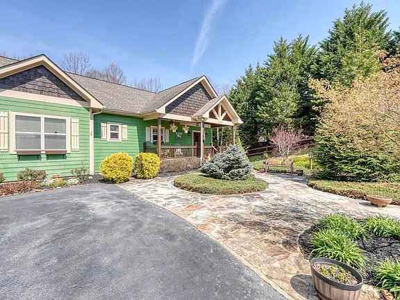 2nd image of 2561 Dune Rd