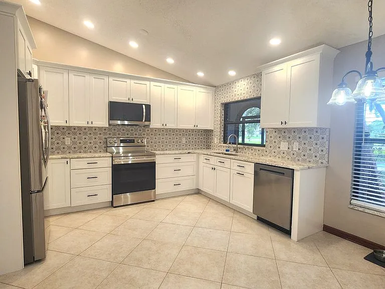 2805 Lake Tohopekaliga Blvd — Photo 3