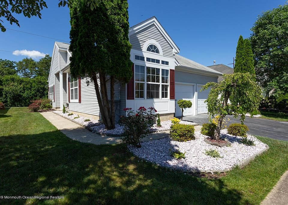 1st image of 36 Devereux Dr