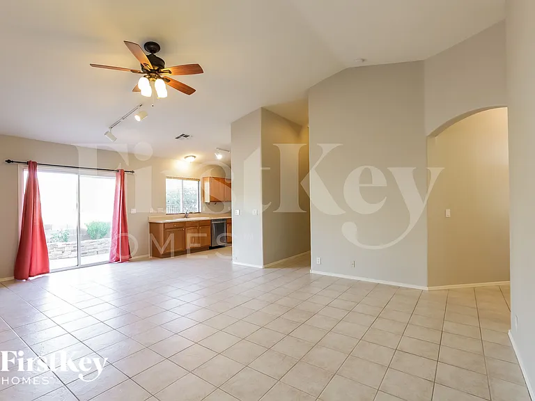 6654 E Rhodes St — Photo 3