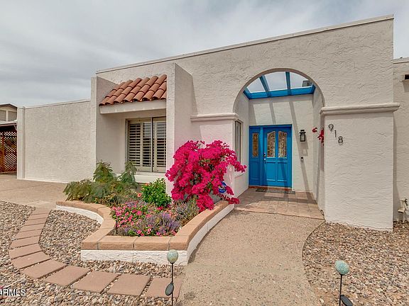 3rd image of 918 W Jacinto Cir