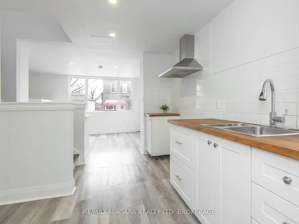 120 Main St W, Pt Colborne, ON L3K 3V2