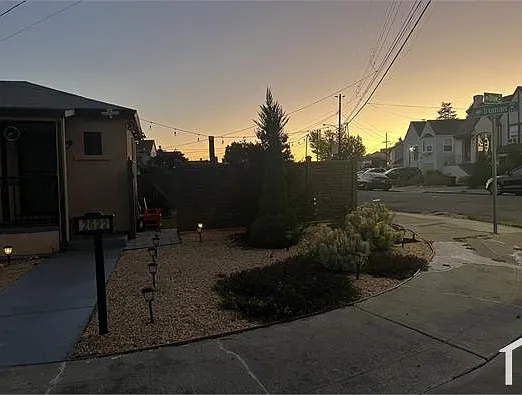 2622 Truman Ave — Photo 14