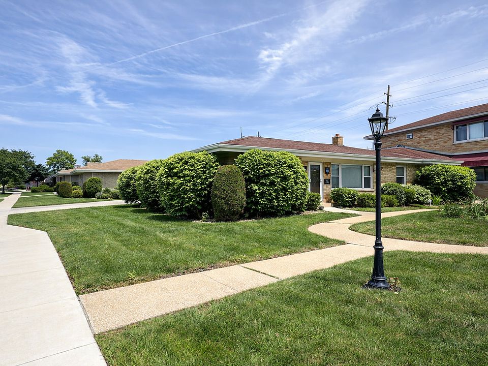 1st image of 1547 Balmoral Ave