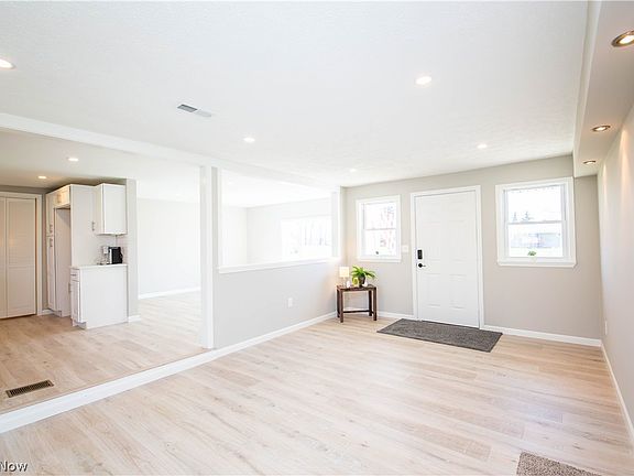 5th image of 749 Stewart Ave