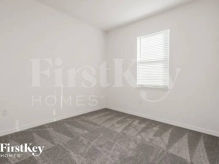 585 Crown Rose Dr — Photo 10