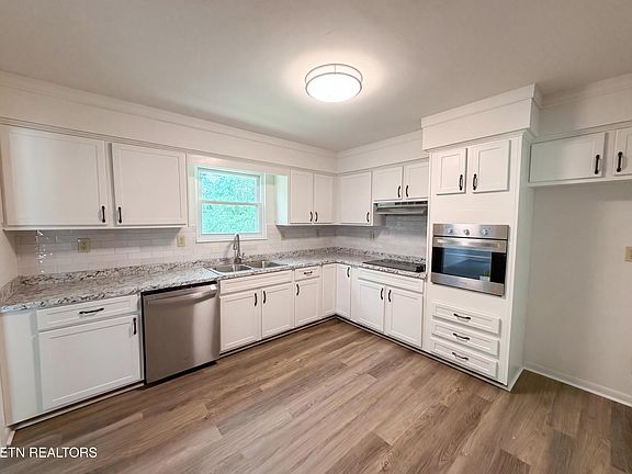 2nd image of 819 Scenic Cir