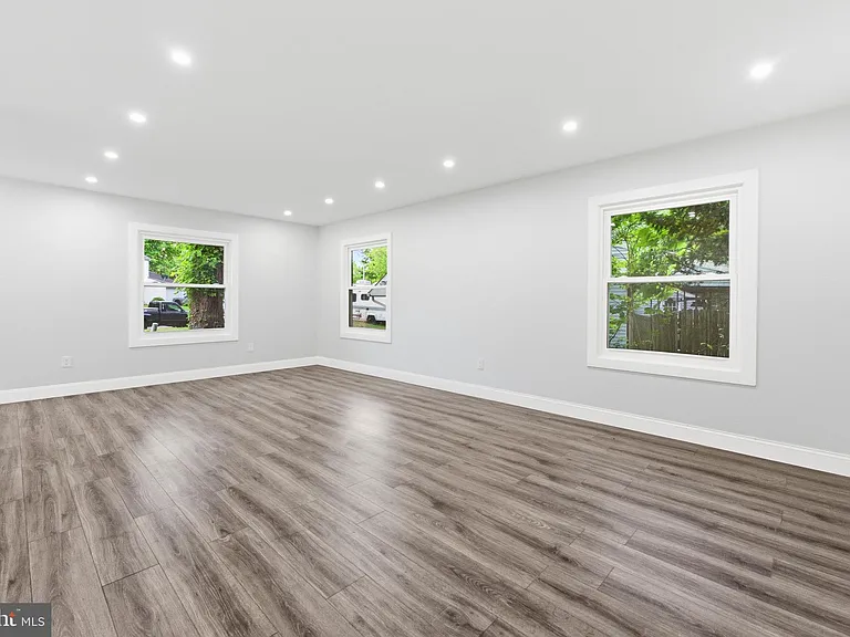 27 Parkside Cir — Photo 3