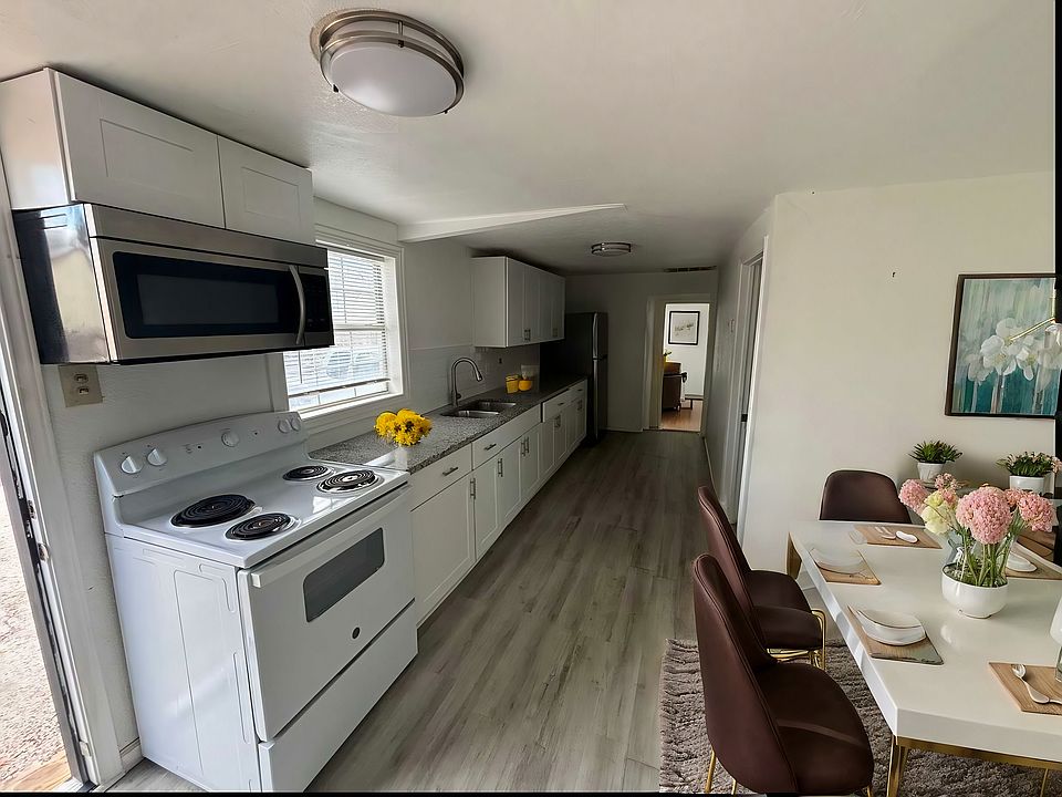 1st image of 1723 Oak Knoll Dr #5