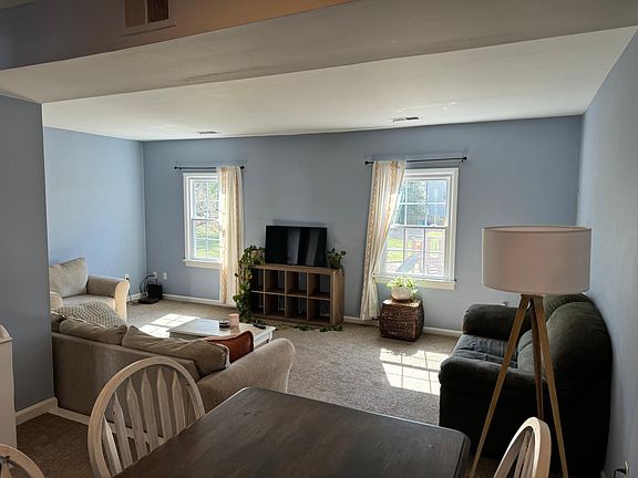 3rd image of 107 Sherwood Ct