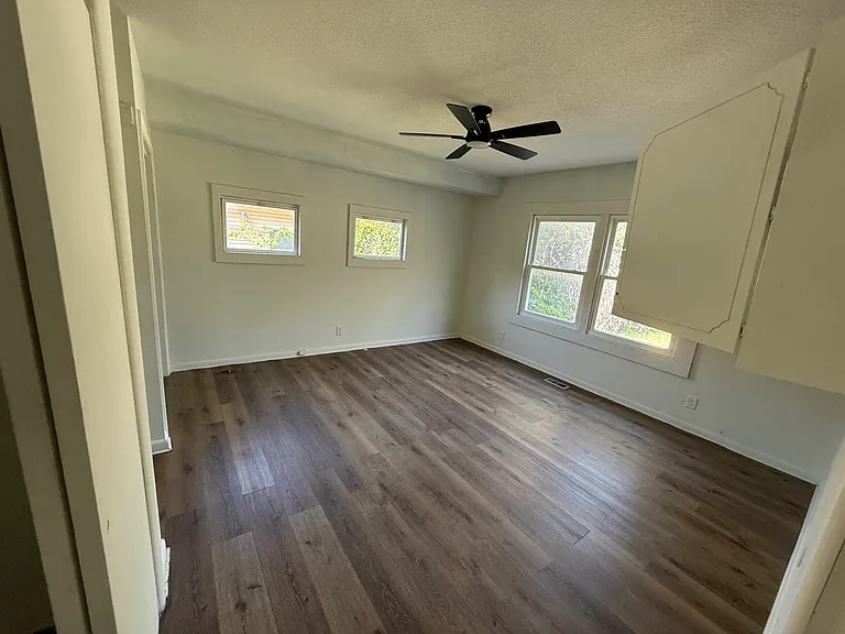 540 S Ellis Ave — Photo 7