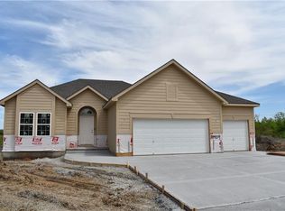 623 E 13th St, Kearney, MO 64060