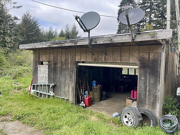 4th image of 61772 Ross Inlet Rd