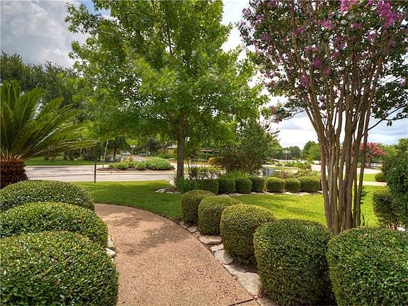 2nd image of 705 Heritage Oaks Bnd