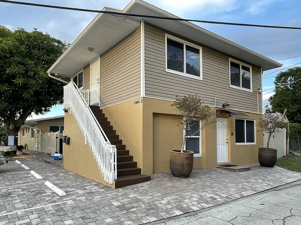 3064 Lake Ave #1