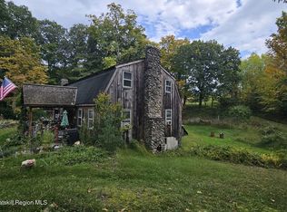 11 Dunbar Rd, Hudson, NY 12534