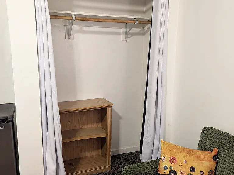 554 E Graham Pl — Photo 7