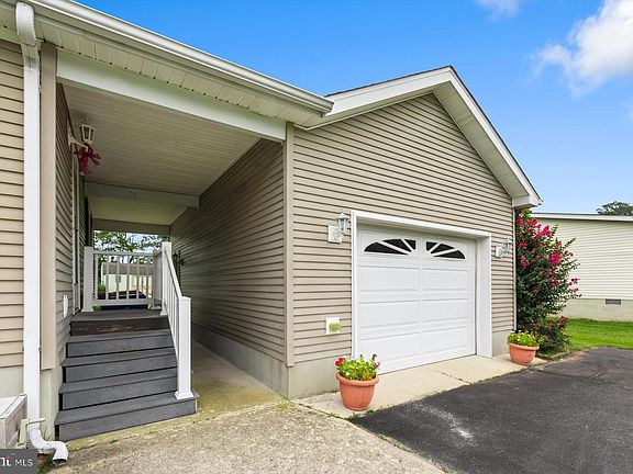 3rd image of 27955 Fieldwood Dr