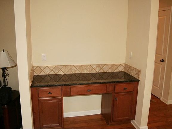 5th image of 205 Ascott Ln