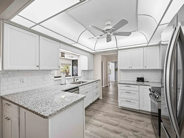 1933 Fairview Dr — Photo 11