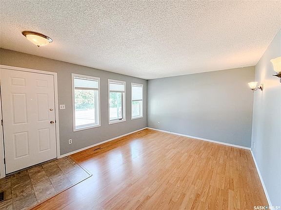 3rd image of 1026 Kingsmere BOULEVARD