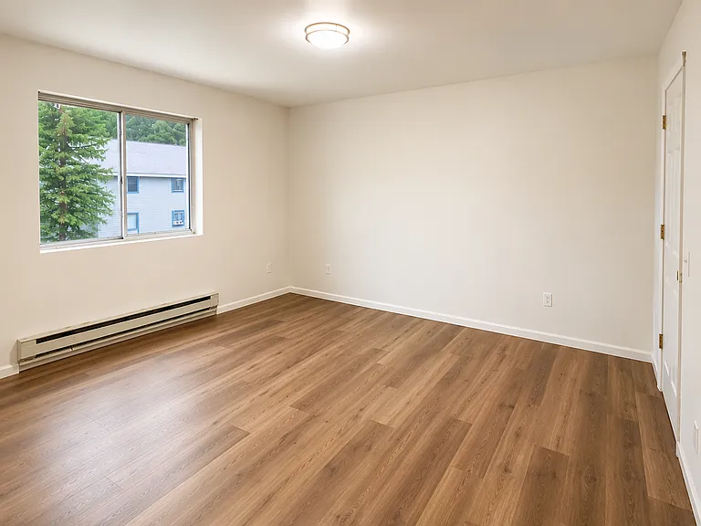 231-241 N Burritt Ave — Photo 10