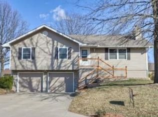 937 NE Bristol Dr, Lees Summit, MO 64086