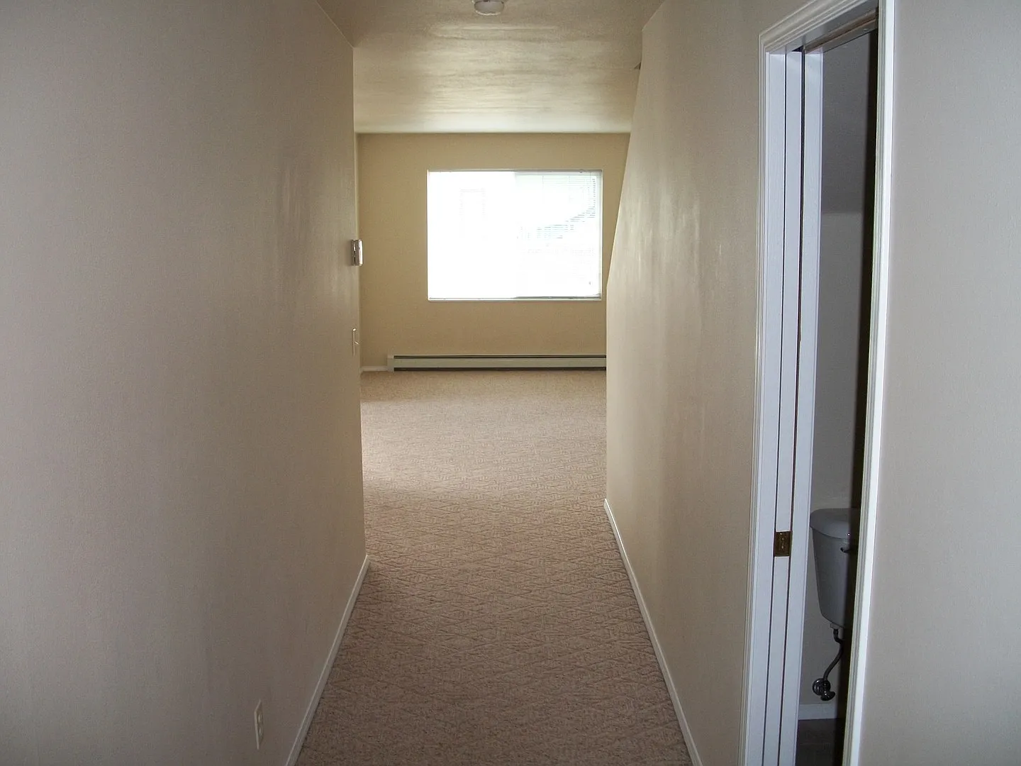 2 Bedroom, 1 1/2 Bathroom Townhouse-Walking distance to MSU Campus — Photo 4