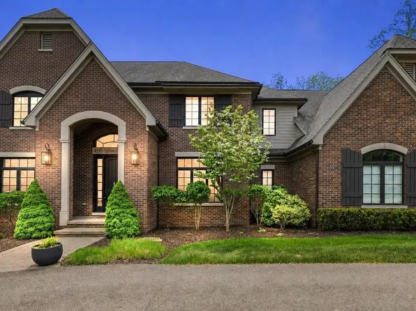 4345 Spruce Hill Ln, Bloomfield Hills, MI 48301