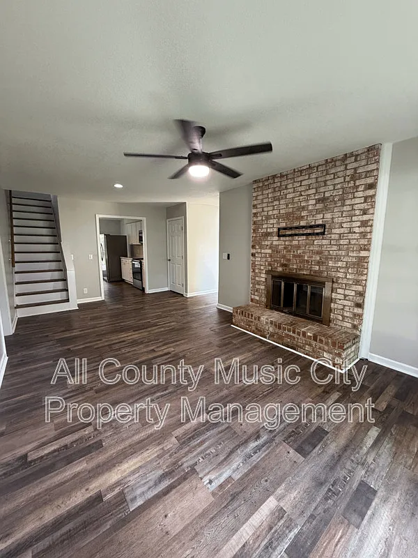 3 bed, 2.0 bath, 1707 sqft, $2,125 — Photo 2
