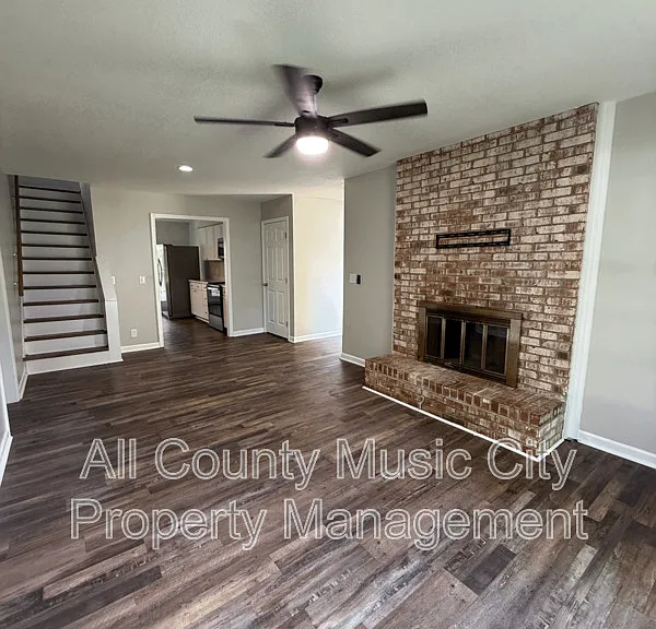 553 Owendale Dr — Photo 2
