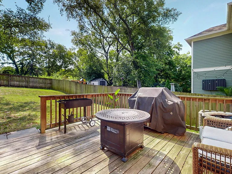 1211B Montgomery Ave — Photo 15