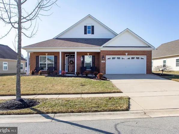 11189 Commanders Ln, White Plains, MD 20695
