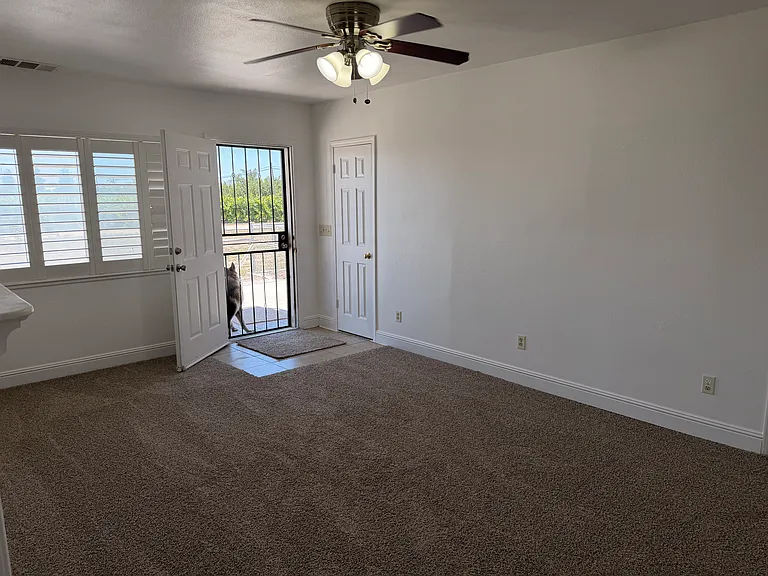 4390 S Walnut Ave — Photo 4