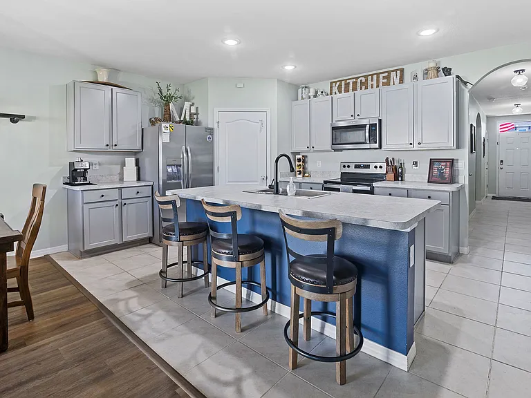 310 Sunset View Dr — Photo 3